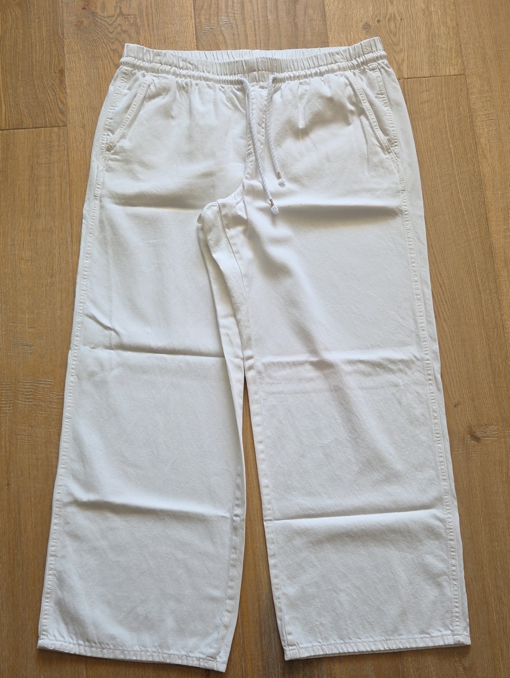 Universal Thread Women’s White Wide-Leg Drawstring Pant